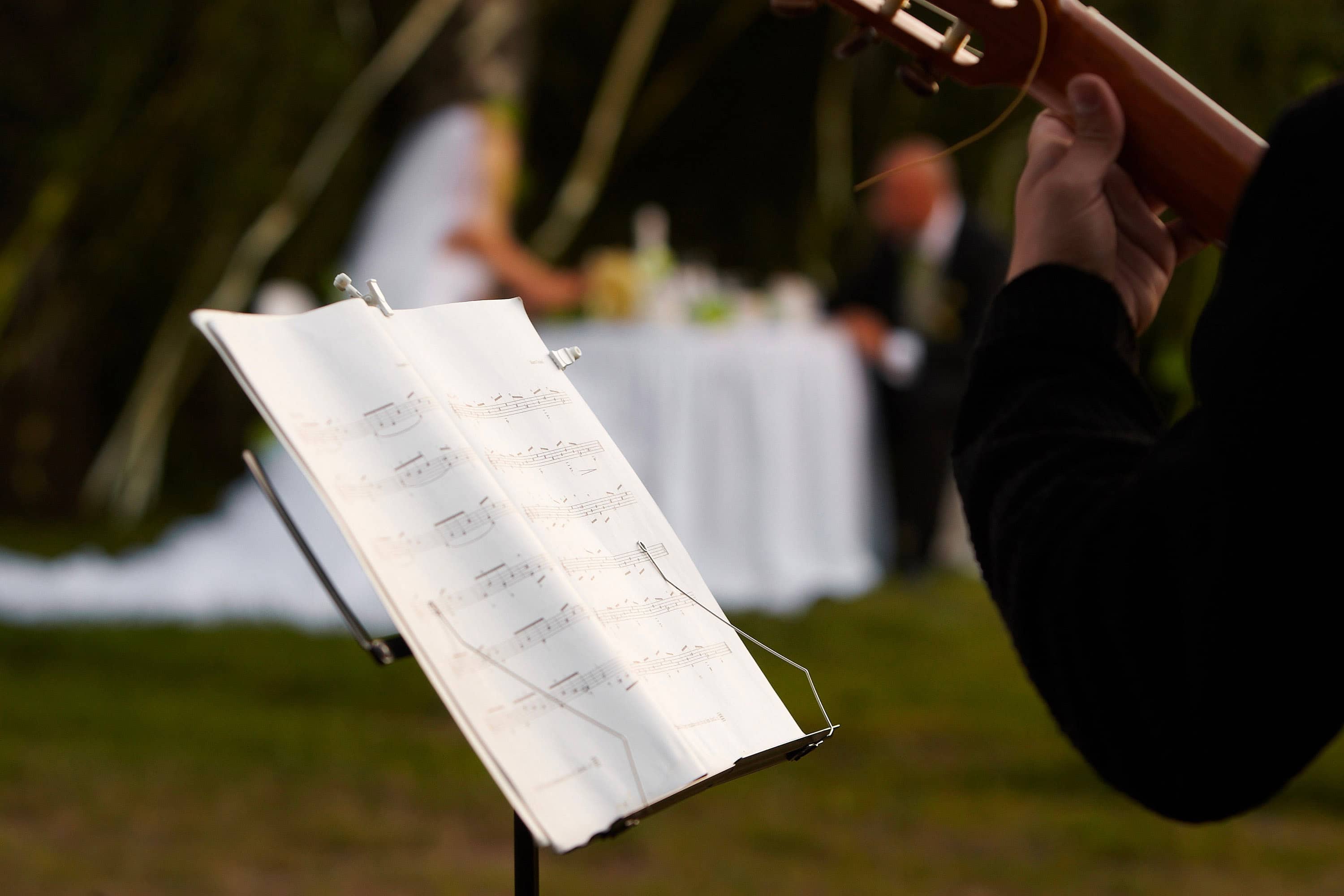 DJ ou band live pour ton mariage : lequel choisir au Québec?