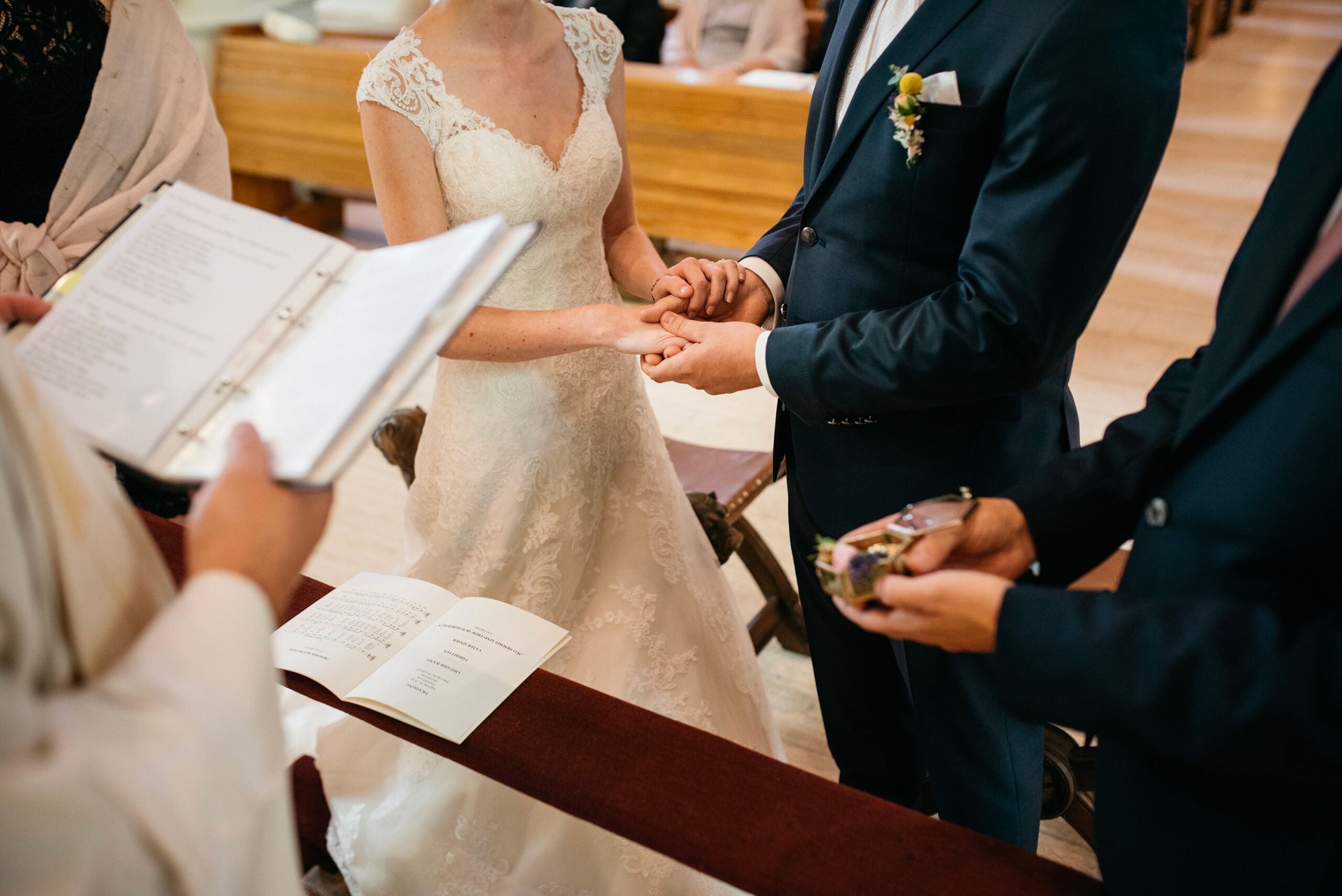 Mariage civil ou cérémonie laïque au Québec : quelle différence?