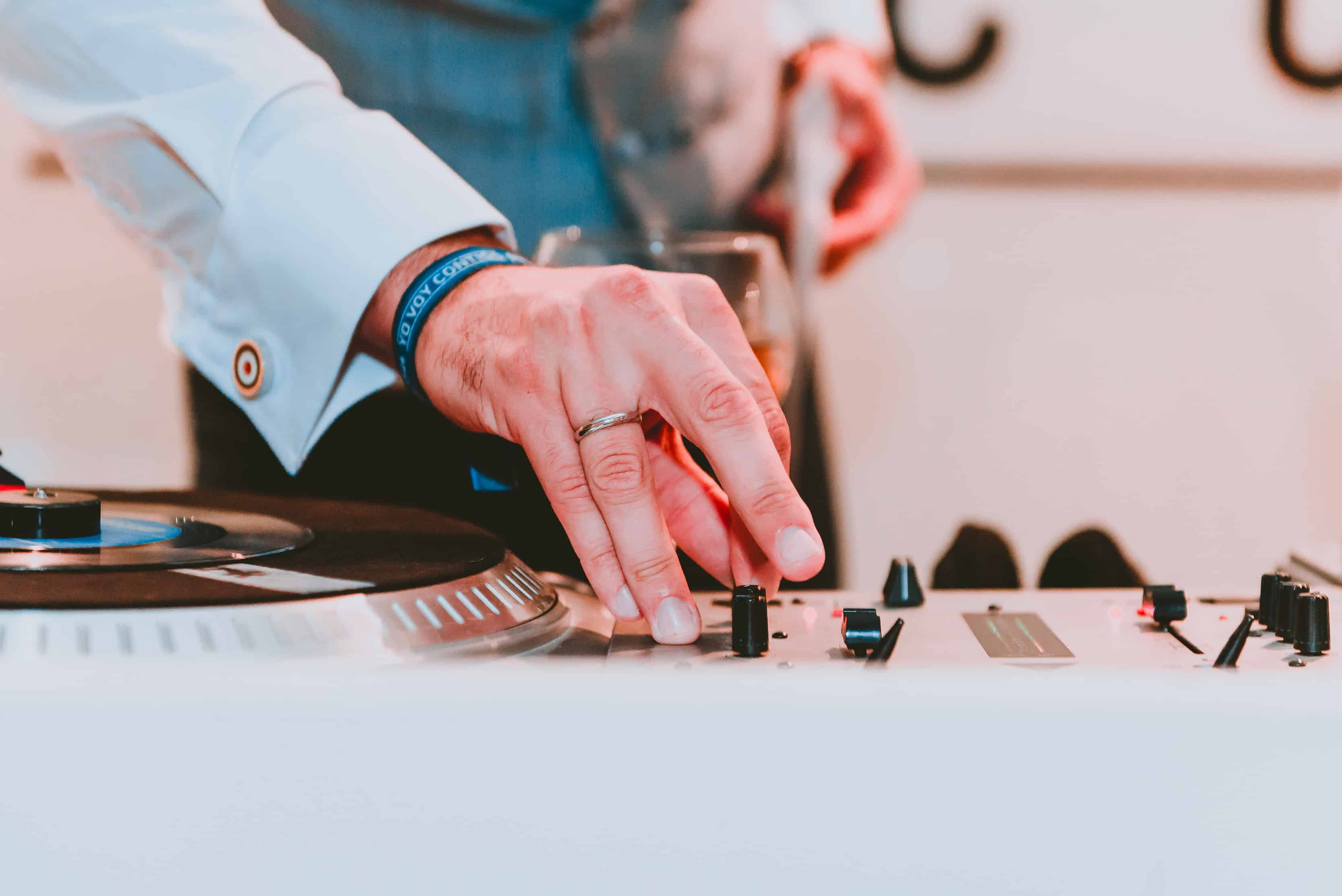 Combien coûte vraiment un DJ de mariage au Québec en 2027?