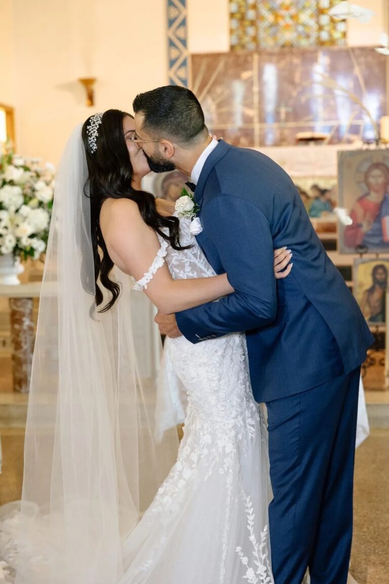 Baiser des mariés lors de la cérémonie, photo de Guillermo Miranda