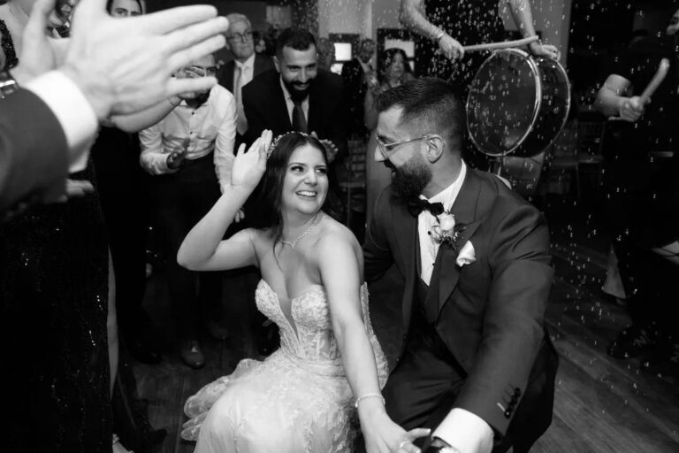 Danse et fête de mariage en noir et blanc, photo de Guillermo Miranda