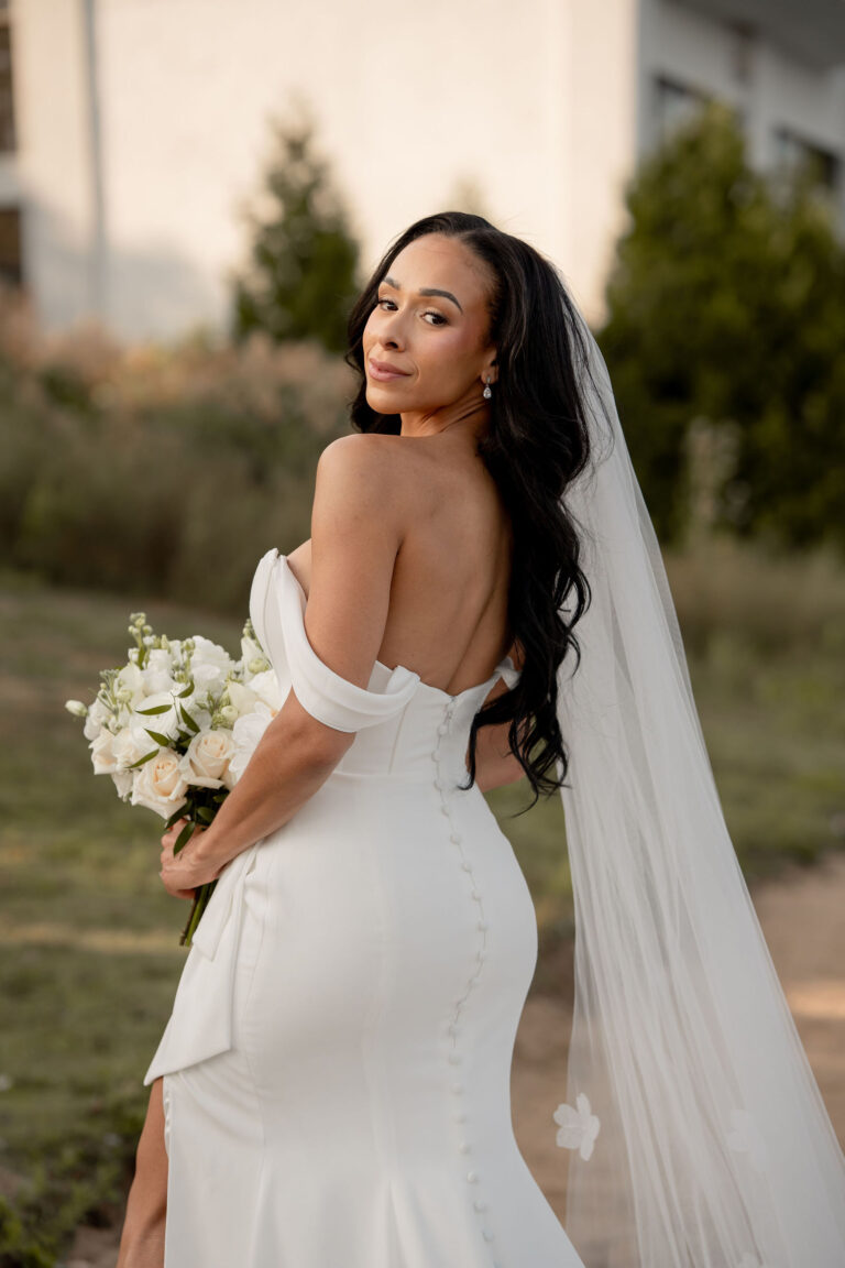 Portrait de la mariée au bord du lac